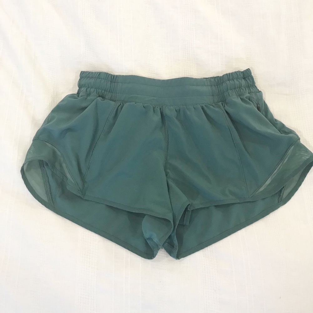 Lululemon Hotty Hot Short (women size 6)
